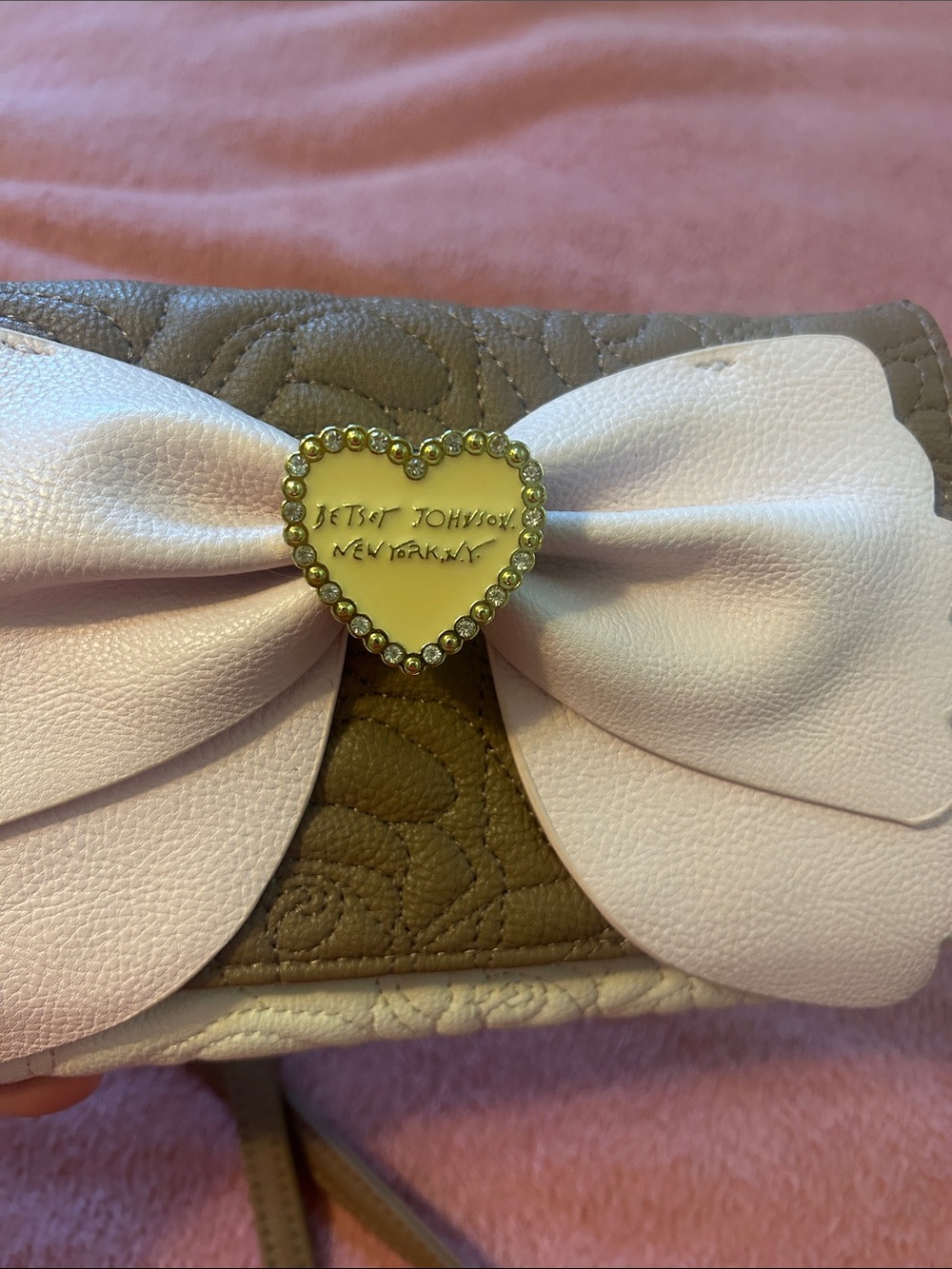 Betsey Johnson Taupe and Light Pink Bow Crossbody Bag with Gold Heart - Picture 2 of 7